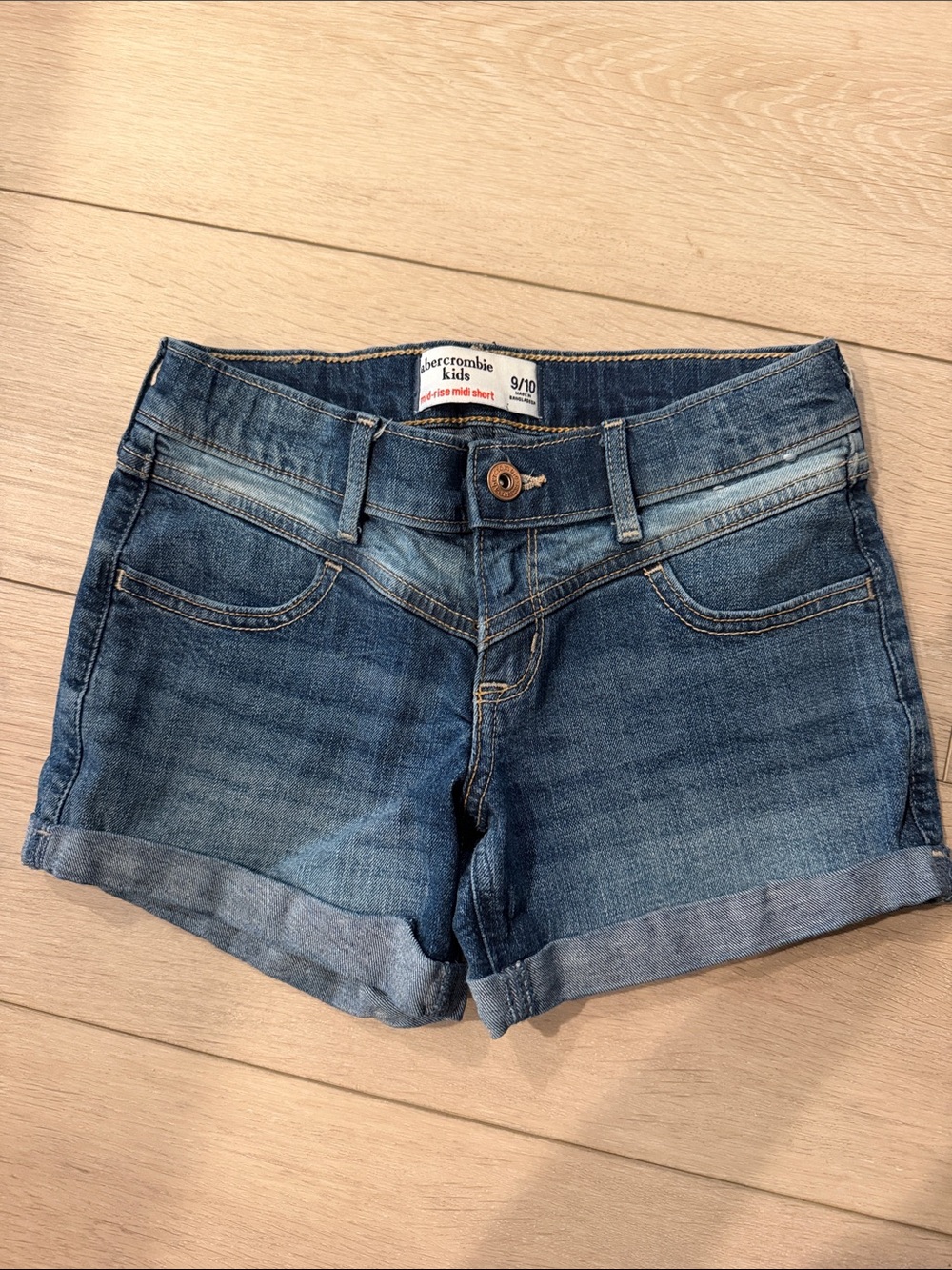 Abercrombie Kids| Girls Denim roll-hem shorts Mid-rise| Size 9/10